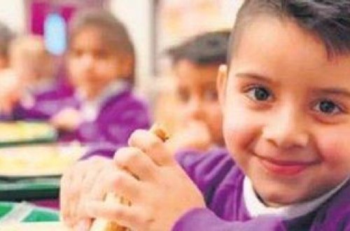 İngiltərə tələbələri pulsuz yemək istəyirlər