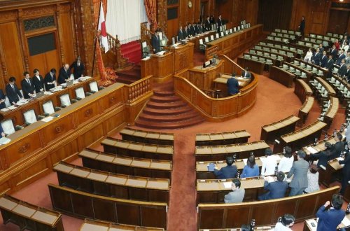 Yaponiya parlamenti inflyasiyaya qarşı 208 milyard dollarlıq əlavə büdcəni təsdiqləyib