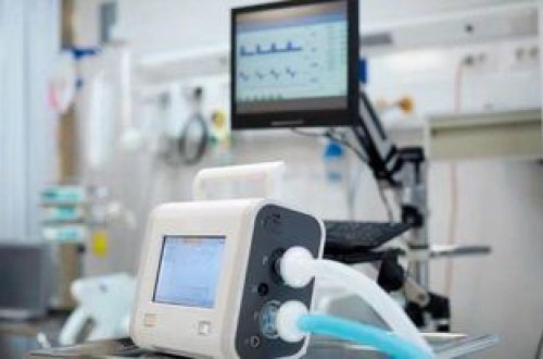 Dostunun süni nəfəs aparatını söndürən yaşlı qadın həbs edilib