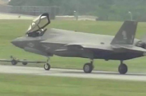 Yaponiyada qırıcı təyyarə nasazlıq səbəbindən  qəzaya uğrayıb