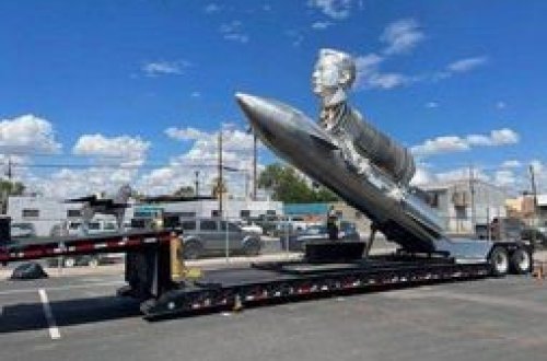 İlon Maskın 12 ton ağırlığında heykəli hazırlandı