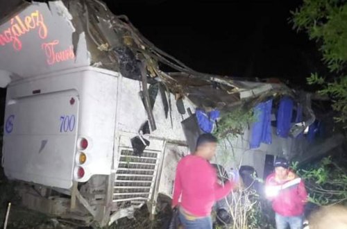 Meksikda avtobus uçuruma düşüb, 3 nəfər ölüb, 36 nəfər yaralanıb