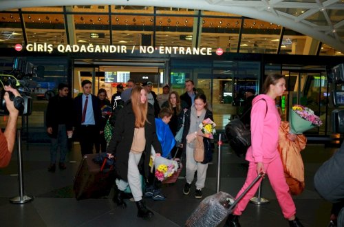 Ukraynadan bir qrup uşaq və gənc Azərbaycana gətirilib