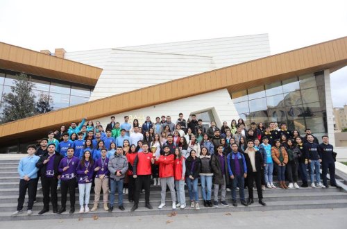 Könüllülər Íntellektual turnirdə  və Festivalda