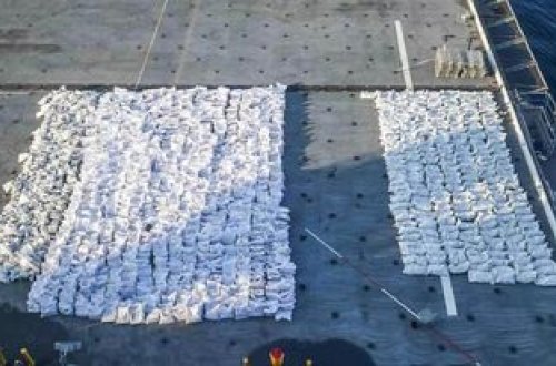 ABŞ Oman körfəzində dayandırdığı gəmidə tonlarla partlayıcı tapıb