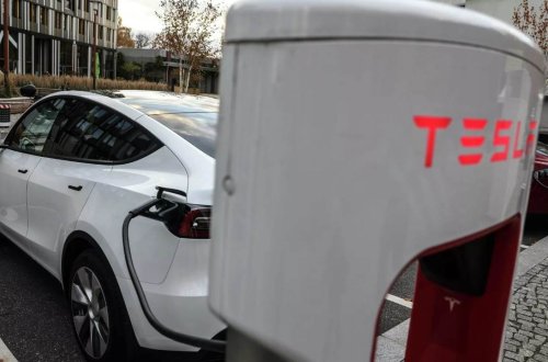 “Tesla” Çində satılan 400 000-dən çox avtomobilini geri çağırıb
