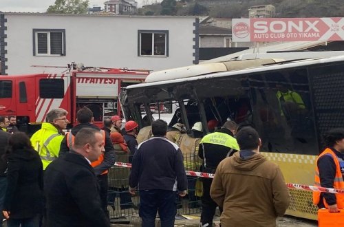 İstanbulda avtobus tramvayla toqquşub, yaralıların sayı 33-ə çatıb - YENİLƏNİB