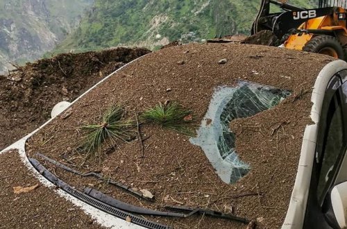 Kolumbiyada yol sürüşməsi olub, 30-a yaxın insan həlak olub