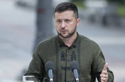 Zelenski hərbçiləri belə təbrik etdi - Video