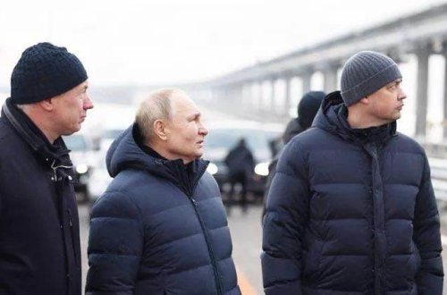 Putin Krım körpüsünü nəqliyyatın hərəkəti üçün açıb