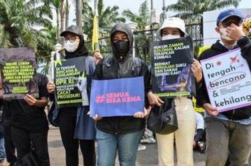 İndoneziya nikahdan kənar münasibətə görə həbs cəzası verəcək