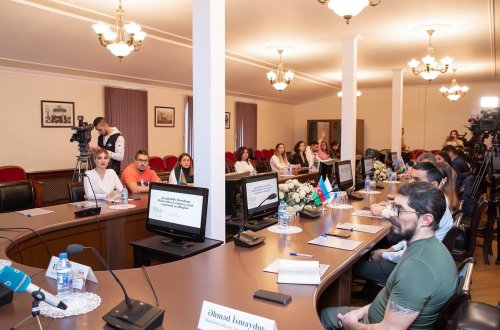 Jurnalistlər üçün “Azərbaycanın xarici siyasət gündəmi” mövzusunda təlim keçirilib