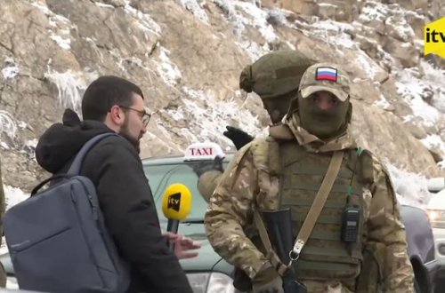 Azərbaycanlı jurnalist ona əngəl olmağa çalışan sülhməramlılara layiqli cavab verdi - VİDEO