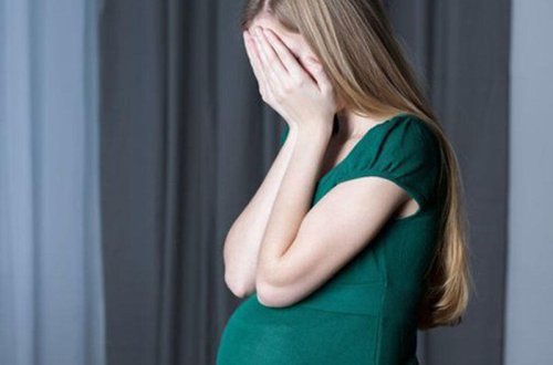 Özünü binadan atan 18 yaşlı qız hamilə imiş