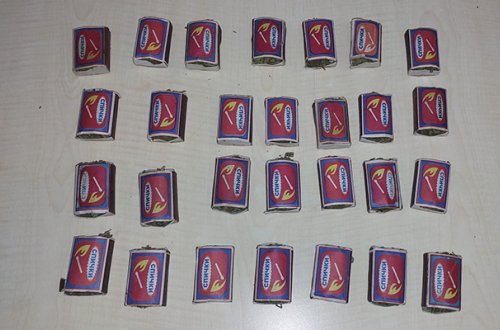 Kibrit qutularında narkotik satmaq istəyərkən tutuldu