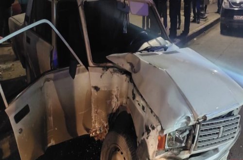 Gəncədə minik maşını çörək sexinə çırpılıb - FOTO