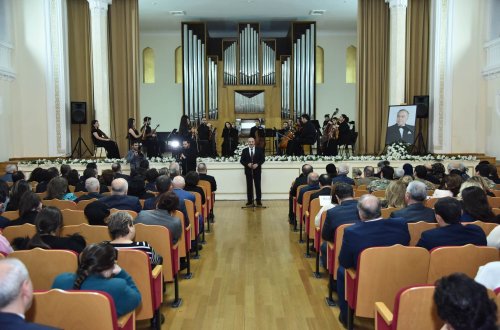 Nəsimi rayonunda Ulu Öndər Heydər Əliyevin anım gününə həsr olunmuş tədbir keçirilib