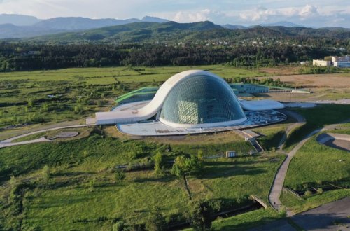 Saakaşvilinin parlament binası texnologiya mərkəzinə çevrilir