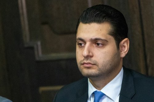 Ermənistan baş nazirinin müavini vəzifəsindən azad edilib