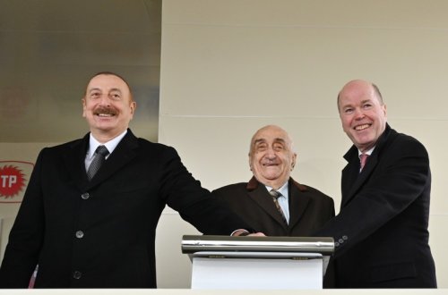 Ильхам Алиев принял участие в церемонии отправки в море опорного блока платформы 