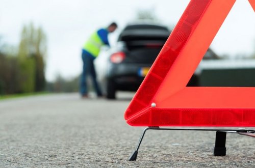 Müəllimlərin olduğu avtomobil Bakı-Quba yolunda qəzaya düşüb, ölən və yaralananlar var