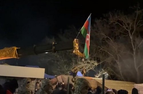 Xankəndi yolunun üzərinə növbəti dəfə Azərbaycan bayraqlarının asılmasına başlanılıb