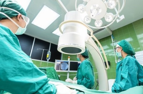 Bakıda avtobus piyadanı vurub, daha sonra onun əlinin üzərindən keçib