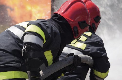 Bakıda yanacaq-sürtkü məhsulları saxlanılan anbar yanır