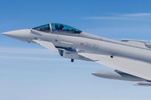 На юге Италии разбился истребитель, погиб пилот