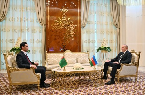 Prezident İlham Əliyev türkmənistanlı həmkarı ilə görüşüb