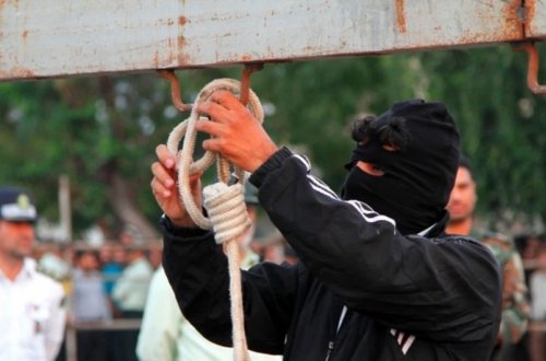 İranda 3-ü azərbaycanlı olmaqla 5 nəfər dar ağacından asılıb