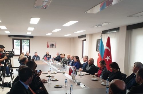 Türkiyə QHT-ləri Şuşa-Xankəndi yolunda etiraz aksiyası keçirənləri dəstəkləyib