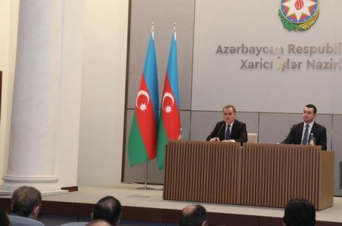 Azərbaycanın XİN rəhbəri Şuşa-Xankəndi yolundakı vəziyyətlə bağlı xarici diplomatları məlumatlandırıb