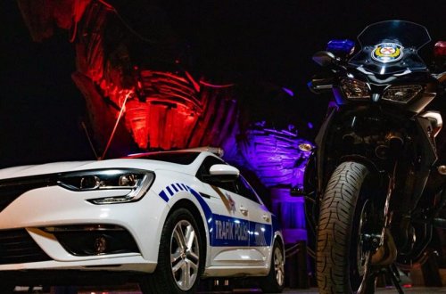 Türkiyədə avtomobilin partladılması nəticəsində 8 polis əməkdaşı yaralanıb