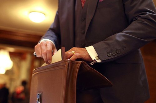 30 min rüşvət istəyən prokurora cinayət işi başlandı