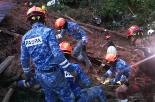 Malayziyada torpaq sürüşməsi hadisəsi baş verib: 16 ÖLÜ