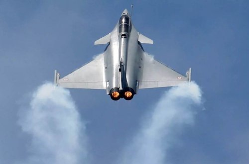 Hindistan Fransadan sifariş verdiyi sonuncu döyüş təyyarələrini də təhvil alıb