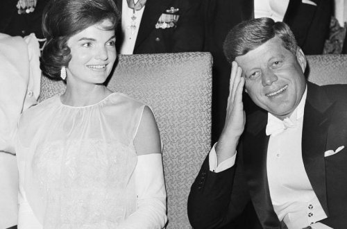 ABŞ Kennedinin qətli ilə bağlı minlərlə yeni sənədi açıqlayıb