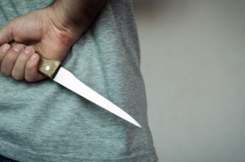 Bakıda gənc oğlan nişanlısını qaçıran şəxsə 16 bıçaq zərbəsi vurdu