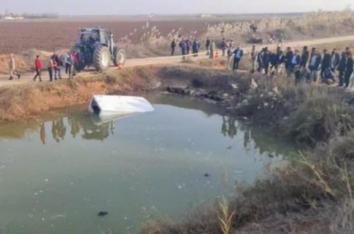 Türkiyədə qanunsuz miqrantları daşıyan mikroavtobus su kanalına aşıb, 6 nəfər ölüb