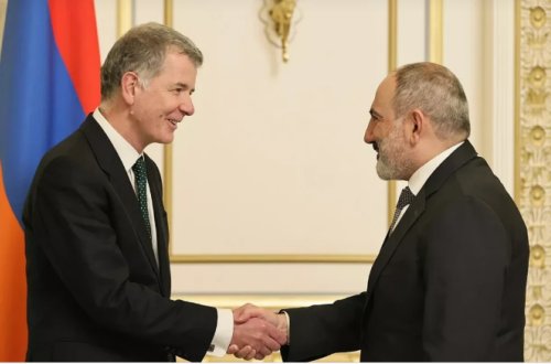 Paşinyan Britaniya kəşfiyyatının rəhbəri ilə görüşüb