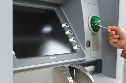 Bakı sakininin bank kartını oğurlayan şəxs hesabdakı pulu çıxarıb