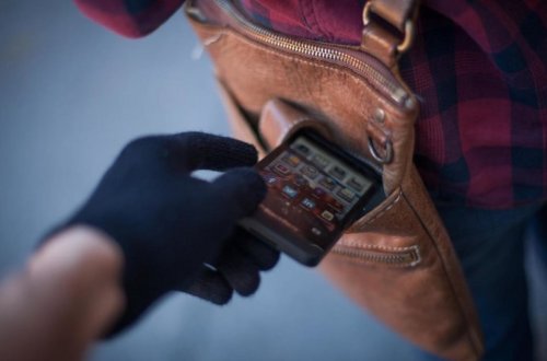 Bakıda metroda qadının telefonunu oğurlayan şəxs saxlanılıb