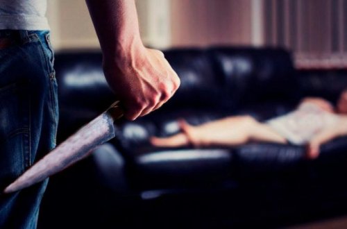 Bacısını öldürməyə cəhddə təqsirləndirilən şəxsin məhkəməsi başlayır