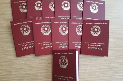 Bakıda 1 751 nəfər məktəbi fərqlənmə attestatı ilə bitirib, 22-si qızıl nişana layiq görülüb