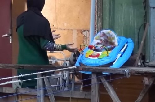 AZƏRBAYCANDA ŞOK HADİSƏ: 2-ci mərtəbədən yıxılan 11 aylıq körpə necə sağ qaldı? - VİDEO