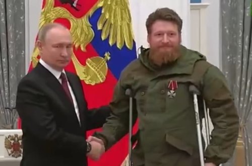 Putin ermənipərəst jurnalist Semyon Peqova mükafat təqdim edib