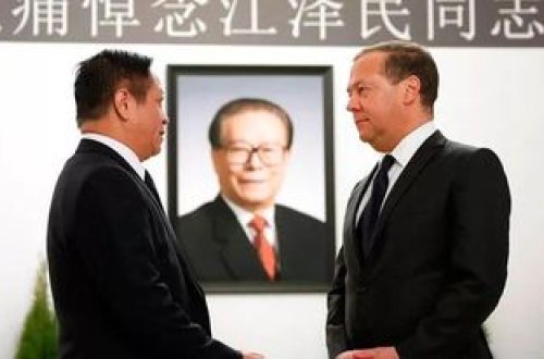 Medvedev Çinə səfər edib