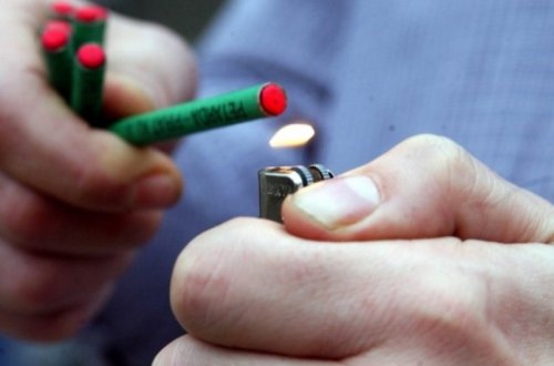 Gəncədə əlində pirotexniki vasitə partlayan gənc ciddi xəsarət alıb