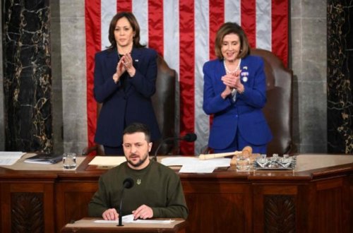 Зеленский намекнул США на возможность поставок танков и самолетов Украине